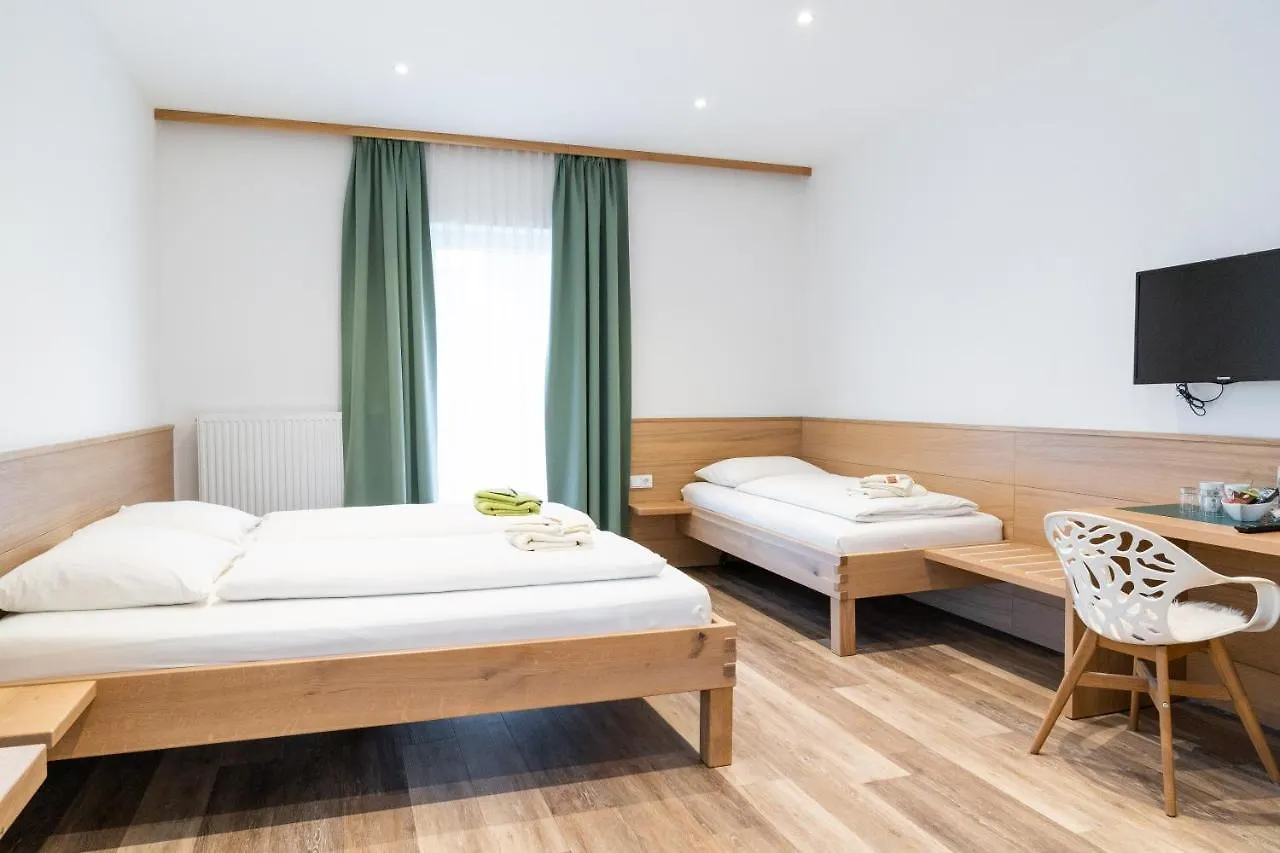 *** فندق مبيت وإفطار سالزبورغ Floeckner B&B النمسا